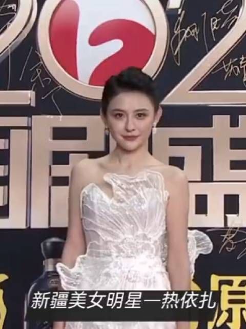 热依扎太美了，气质一年比一年好，新疆数一数二的美女明星……