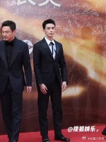 张天爱 一转头差点撞到吴磊 两人的反应好搞笑