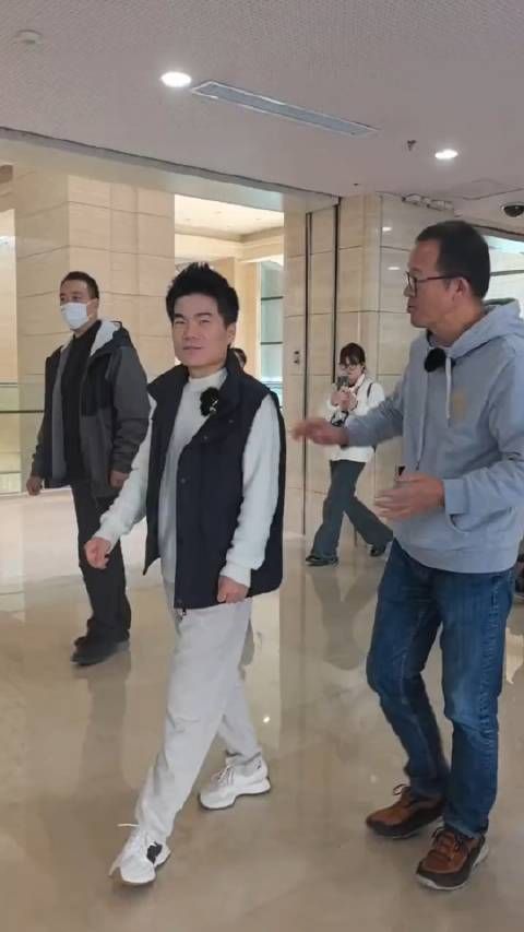 有很多人吹嘘董宇辉有多厉害,但我们更应清楚……