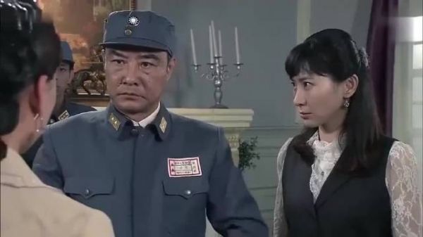 真假女儿傻傻分不清,司令提出一个问题,让假女儿当场暴露