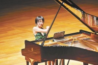 王羽佳大轴出场收获旋风般掌声