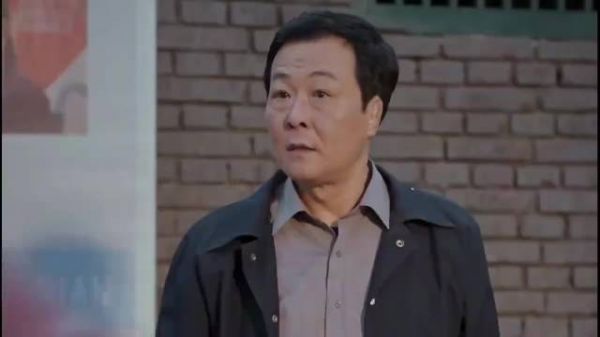 邻居造假诬赖老爸,没想到儿子早有防备,当场就让邻居没脸