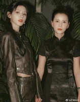 张予曦和她妈妈，母女俩都是建模脸啊，这个基因也太了！