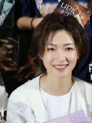 万茜：咋们不喊那句口号好不好 筒子：好的……