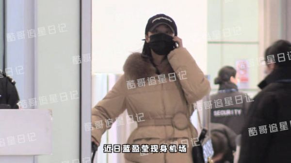 近日回京，神秘男来接机，随后两人一起回家……