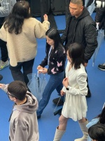 晓彤的时尚感真是无敌，这次上海张园的出街造型，继续惊艳众人……