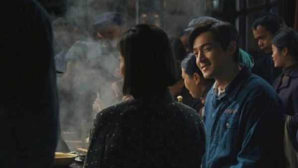 阿宝和雪芝的感情也很动人,每天坐13路公交车只为见她一面……
