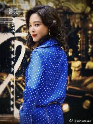 辛芷蕾还原繁花回眸名场面!懂了!转圈扭头+抽筋=绝美回眸镜头!