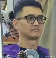 出狱四个月后，王宝强前经纪人宋喆首次现身，面露疲惫显老态