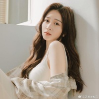 混血女星自曝悲惨童年！自幼遭父母遗弃，被养父母圈养在狗笼鸡笼