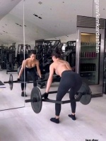 热爱撸铁的女人身材都不会差 金卡戴珊