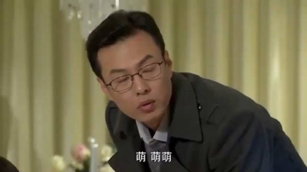怀孕小姨子来姐夫家住，不料下秒一个举动，姐夫给吓坏了！
