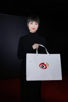 李宇春抽到了王鹤棣的礼物，好大一份的感觉