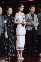 微博之夜杨幂自曝：这是我穿过人生中最美丽的裙子，背后有何故事