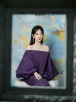 杨紫出发图来了～ 油画里的紫衣少女，好看嘛