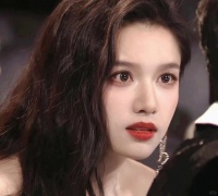 平时觉得一般好看 但这张图确实get到了神颜 我靠！美死了！