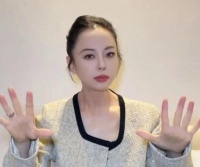 铁肺歌后黄绮珊，56岁整成20岁，网友：美不胜收！