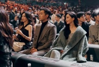 微博之夜这座位安排有够现实的 内娱很现实……