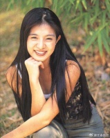 她曾是一代“玉女掌门人”，结婚后隐退相夫教子，49岁变成这样了