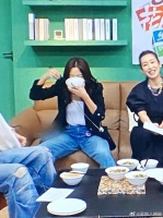 这姐以为拍不到她吗……