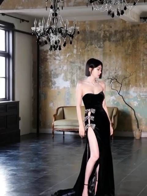 秦岚极品的身材,出众的容貌气质,绝对的美女明星!