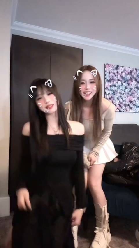 汪峰女儿小苹果久违晒动态,她与闺蜜一同热舞,画面养眼至极……