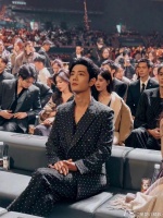 谁是一线二线，看座位就很清楚吧？ 内娱真是太现实了！