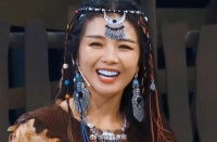 刘涛在节目里的烤瓷牙，在滤镜下变得好蓝……网友热评：连牙蓝上了吗？蓝上了！