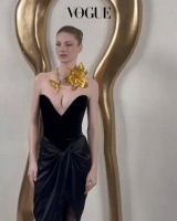 真的完全看不出他以前是男人，太美啦！