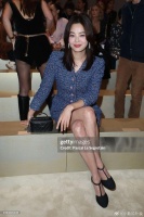 李李出家归来第一件事前往巴黎置办行头