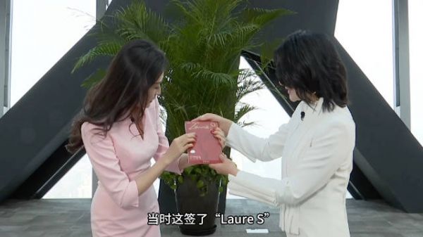央视主持人追星尚雯婕 尚雯婕受邀接受CGTN英文专访,专访结束……