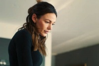 女人无意间看到，已去世的丈夫正在和女儿玩耍