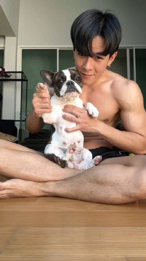 Mark哥这个胸部都拉丝了!