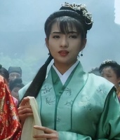 女演员被丈夫当街揣腹，本人回应：回家后已相互道歉