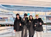 近日，马景涛与前妻吴佳尼为儿子庆祝生日，一家四口罕见同框！