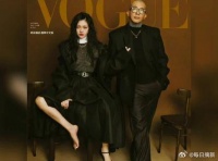 大S和具俊晔合体登上VOGUE封面，照片中两人亲密互动，有爱又有趣
