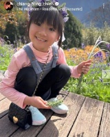 福原爱前夫江宏杰更新社媒，晒出6岁女儿在薰衣草田玩耍的照片……