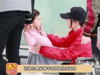 网传杨幂拿回小糯米抚养权，刘恺威 亲自带小糯米办理手续