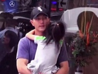 小糯米 上小学刘恺威 放弃工作每天接送女儿陪伴成长……