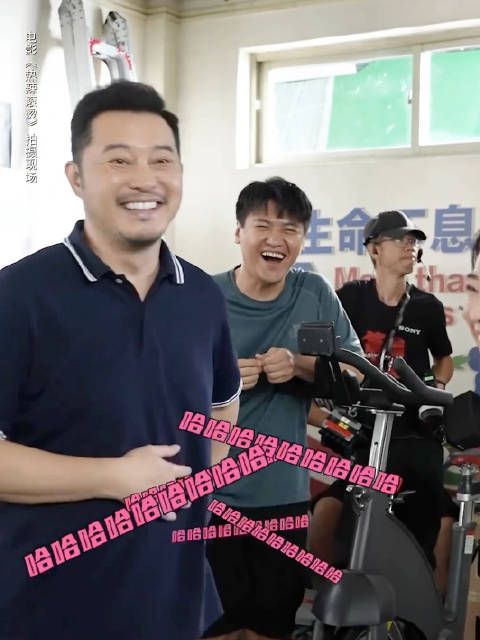贾玲呐!你闷声赚大钱,我一点都不眼红,你闷声瘦一百斤……