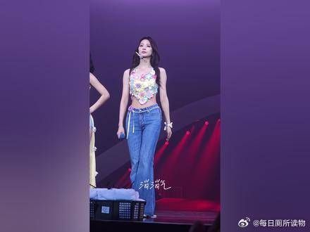 真人真的很美很美,不上镜太吃亏了而且身段也很好……