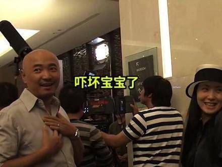 面对妻子的到来受宠若惊,当年的穷小子如今已是百亿影帝……