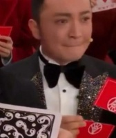 小尼问春晚还要重播几次？央视文艺留言：再播亿遍