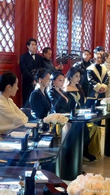 光照在她身上的那刻,美被具像化了