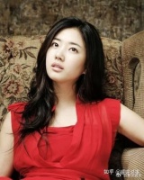 她因出演“风月片”而成名，身材好到爆，42岁仍不显老