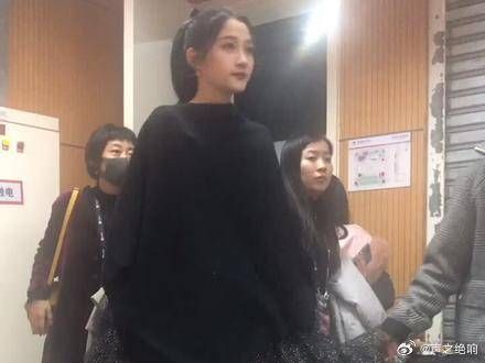 当关晓彤遇到大张伟!老北京腔的battle来了感觉自己进胡同里了