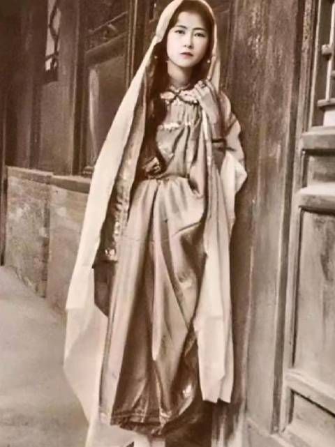 1924年,一张林徽因的留影照片熠熠生辉地展示了一位美丽女性的风……