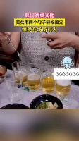 韩国酒桌文化美女用两个勺子轻松