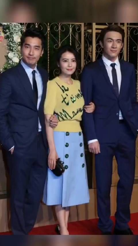 在人家夫妻面前，好尴尬呀