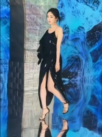 杨幂这套礼服完美，女人味十足